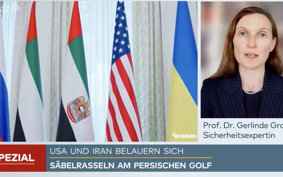 Phoenix Runde USA unter Trump Diskussionsrunde im TV-Studio mit vier Personen am Tisch und einer remote zugeschalteten Person.